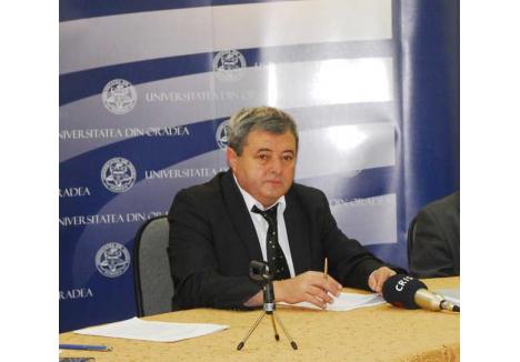 Mandatul actualului rector al Universităţii din Oradea, Cornel Antal (foto), se încheie la începutul anului 2012, astfel că cel mai probabil în februarie vor avea loc alegeri pentru conducerea instituţiei